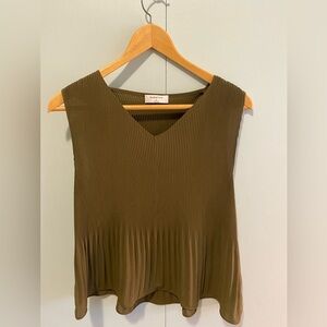 Sleeveless Pleated Babaton top. Sz S. Olive green. VGUC